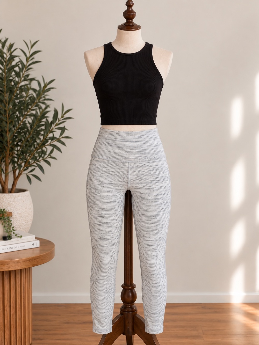 Lululemon Heathered Light Grey 7/8 Leggings Size 8 OG Yoga Pilates Athleisure